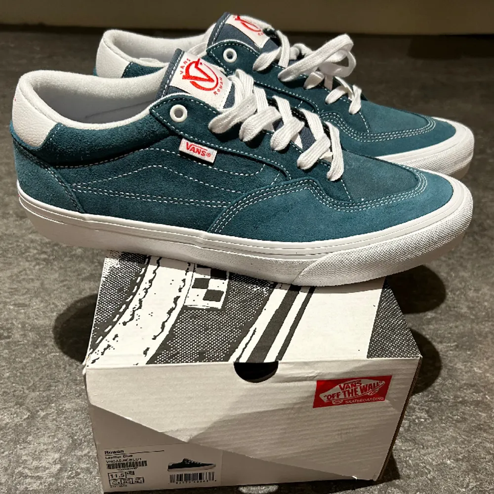 Nya oanvända sneakers vans. Skor.