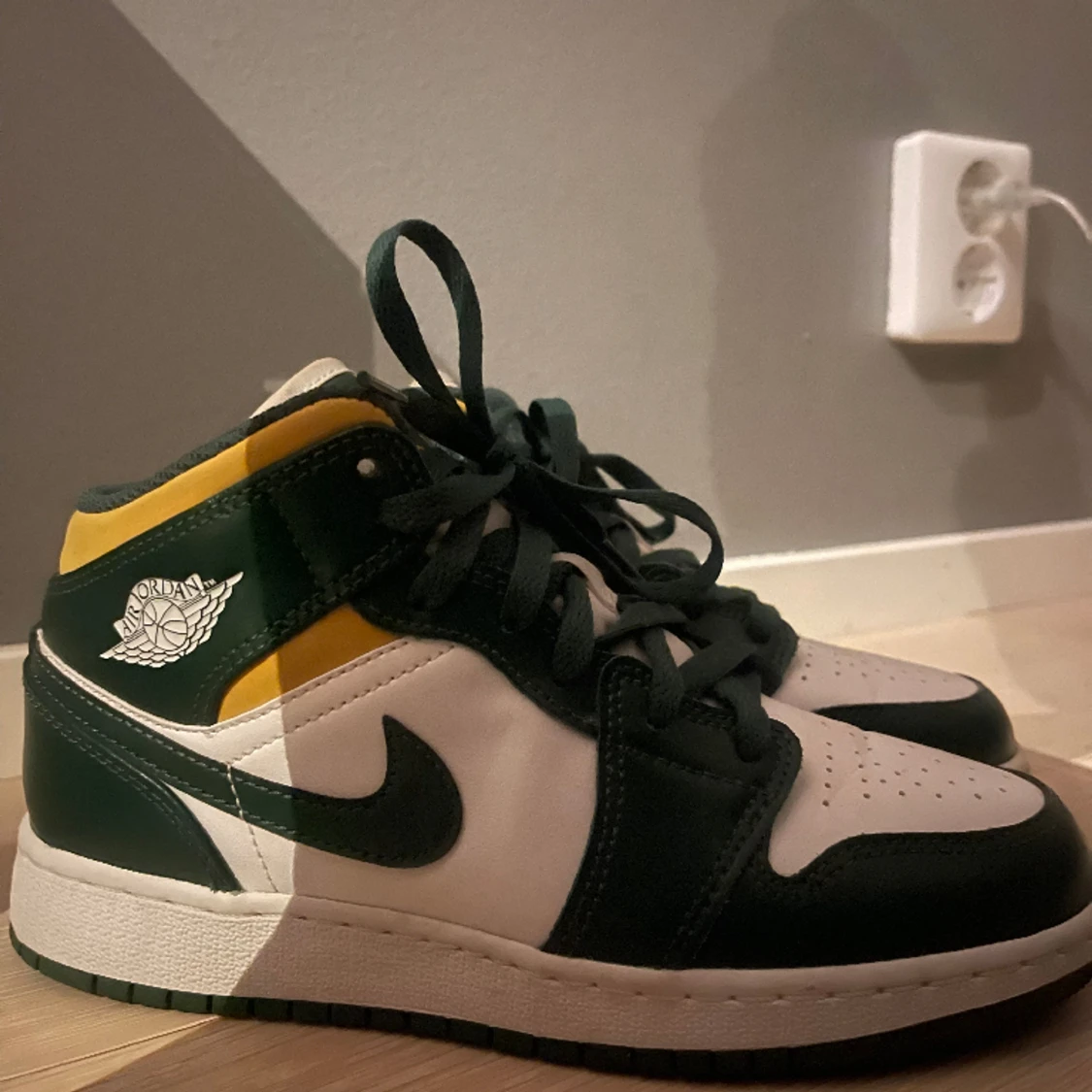 Jordan 1 sonic storleken är 36,5 - 90