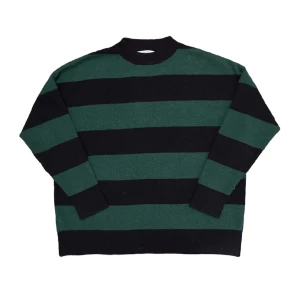 brianna sweater/tröja - säljer min jättemysiga tate/brianna tröja frản mango. lite nopprar som kan bli borttage. säljer den pga att den inte är min stil. materialet är stretchig men mycket skön. (KAN FIXA GRATIS FRAKT). om du har frågor så är det bara att kontakta mig.