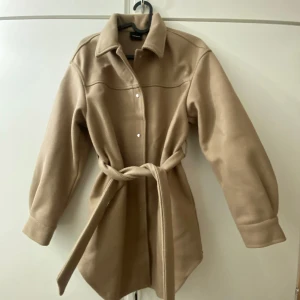 Jacka - Höst/vår jacka. Veromoda. Nästan oanvänd