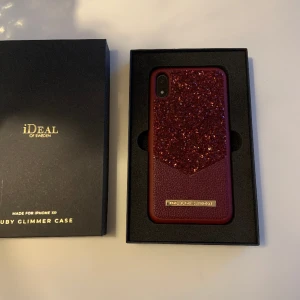 Snyggt Mobilskal - Super fint mobilskal från ideal of sweden. Helt nyskick (fortfarande kvar i boxen) Modell iPhone XR. Köparen står för frakten. Kan även hämtas i Hässleholm 