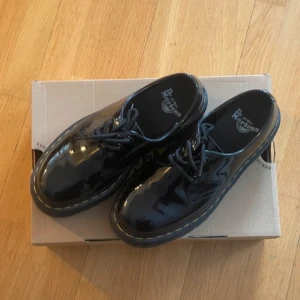 Dr Martens 8053  - Dr Martens 8053 i jättefint skick!! Säljer pga förstora 🫶🏼🫶🏼