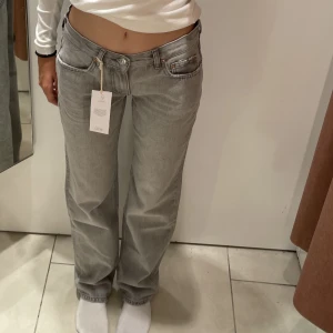 Gina low waist  - Den är i nytt skick köpta för 500kr! Säljer billigt för att jag behöver pengar❤️tryck på köp nu eller skriv vid frågor