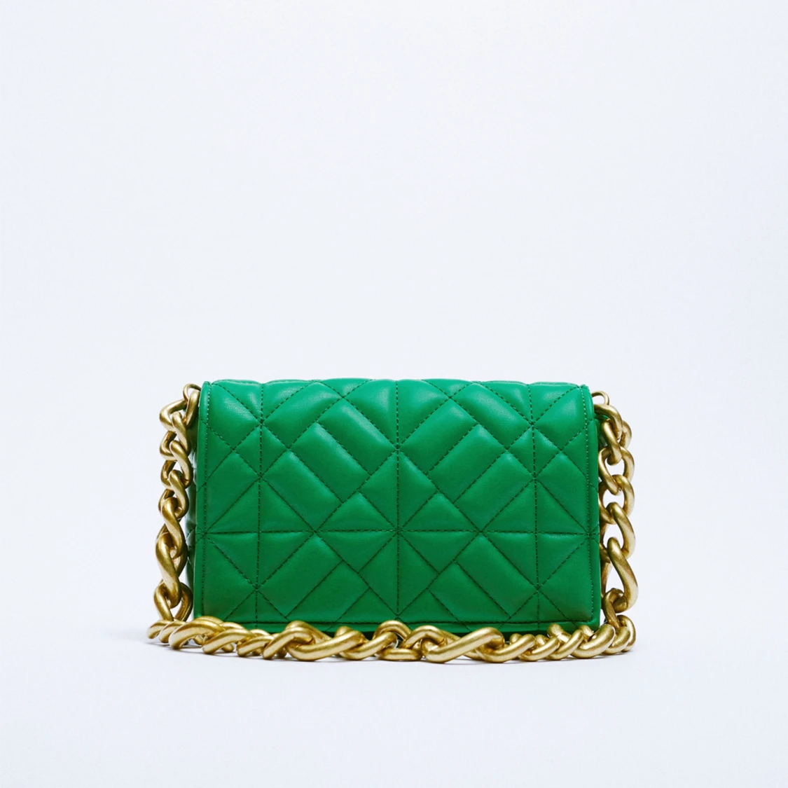 Grön vadderad väska med kedja från Zara 💚 - 90