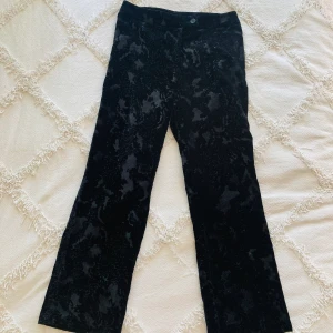 90s y2k sammet byxor velvet Impuls M paisley - Velvet pants from h&m’s 90s (y2k) brand IMPULS  Size M  
