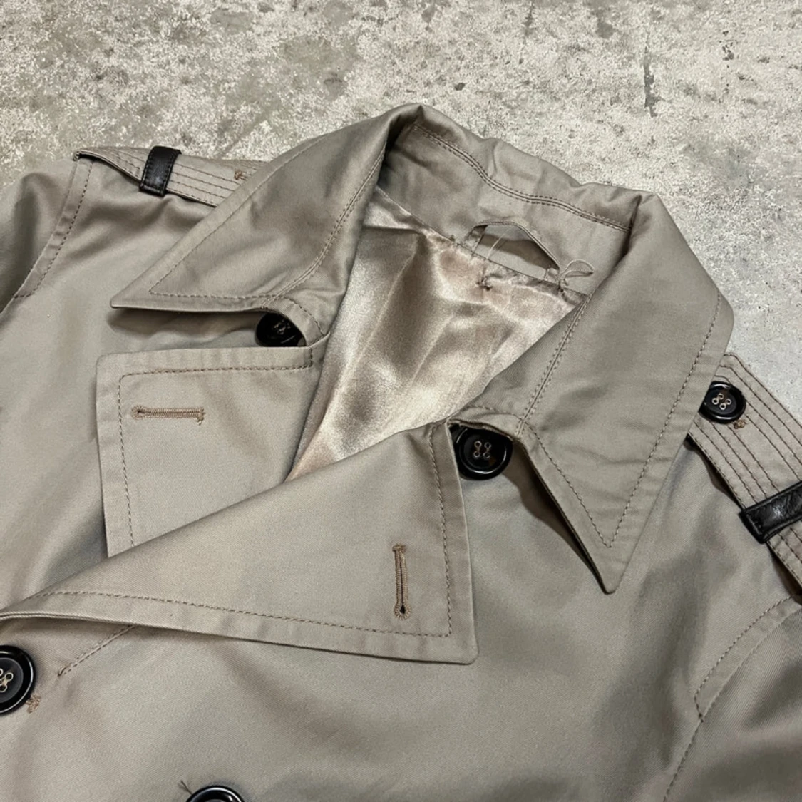 Versace Silk Lined Tranch Coat - 90