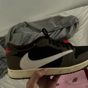 Travis skott jordans - Bra produkt o så bra kvalite skriv för mer information 