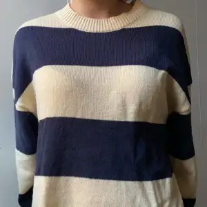 en super fin stickad tröja ifrån H&M. Storlek M men funkar för mig som har S-XS. kontakta för fler frågor💕💕