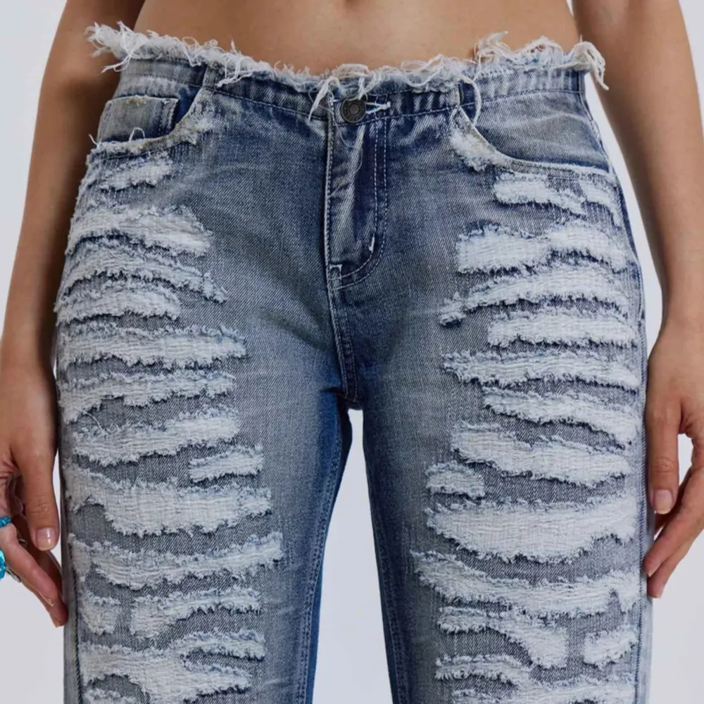 Säljer dessa as snygga jeans från Jaded London! De har bara använts ett få tal gånger❤️Ny pris är 1250kr. . Jeans & Byxor.