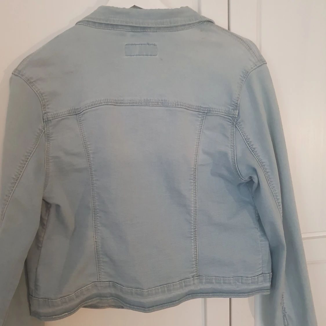 Ljusblå kortare jeansjacka från Flash - 91