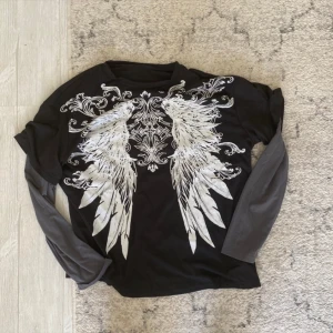 Vintage Affliciton Tröja - ny skick  Storlek Medium eller Large  Skriv ifall du har några fler frågor!