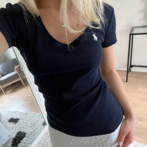 Ralph louren tröja  - Superfint skick , stretchig i materialet 