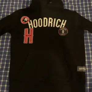 Säljer min Hoodrich tröja skick 8/10 andvänd någon månad.