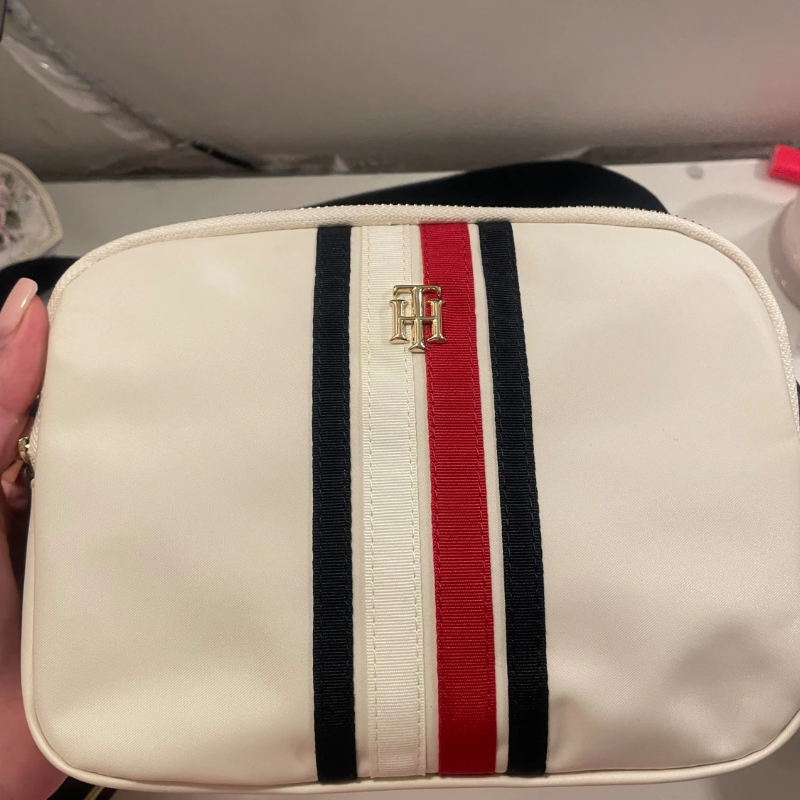 Tommy Hilfiger väska