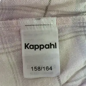 Snygga pyjamas byxor ifrån Kappahl, bekväma och mina absolut favvo mysbyxor säljer nu eftersom att dom har blivit för små 🩷🤍