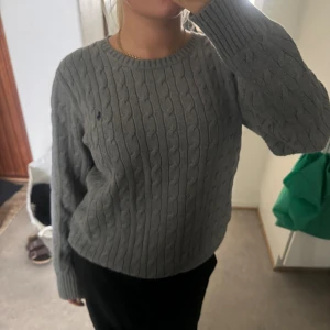 Ralph lauren  - Jättefin tröja ifrån Ralph lauren, säljer pga aldrig kom så mycket till användning. 💛
