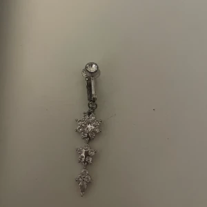 Fake navelpiercing  - Fake navelpiercing