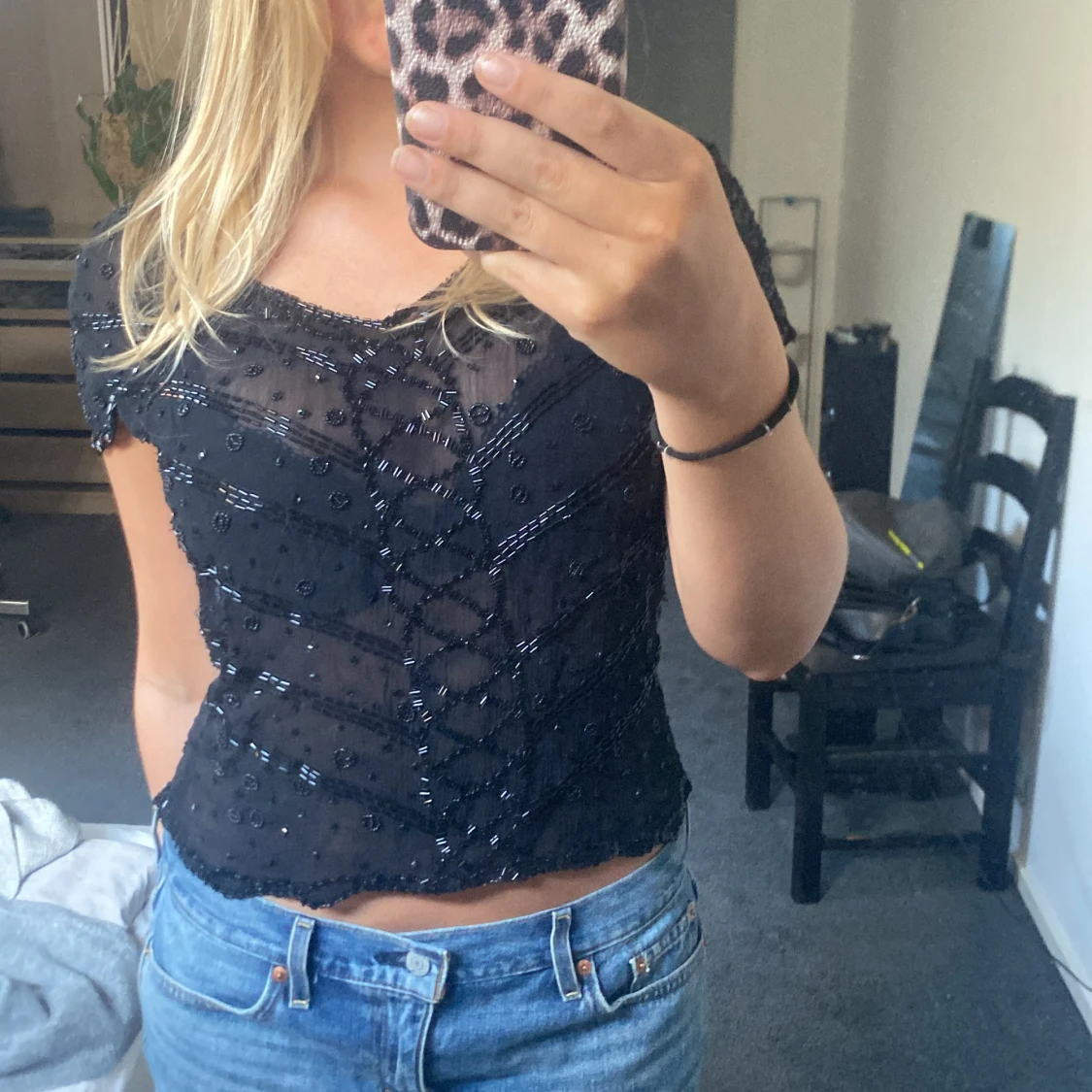 Svart topp med pärlor - 90