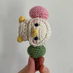 🍡Handmade by me! 🍡Made in cotton yarn! 🍡If you want to add a keyring, you can decide where you want it! (Without extra cost)