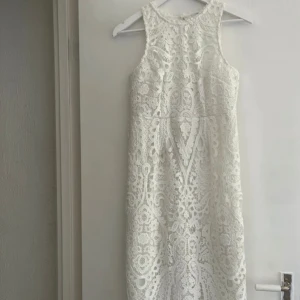 Vit klänning - Bara använt en gång! Mycket bra skick 