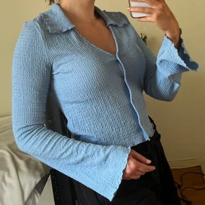 Monki blus - Blus från Monki i storlek S. Nyskick!