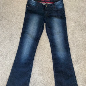 Vintage Bootcut jeans - Säljer dehär jätte fina vintage bootcut jeans som är tyvärr för stora för mig. De är lowwaist/midwaist. Har aldrig använt de
