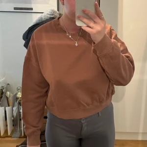 Sweatshirt - Från lager157, använder den inte mer men är i mycket fint skick