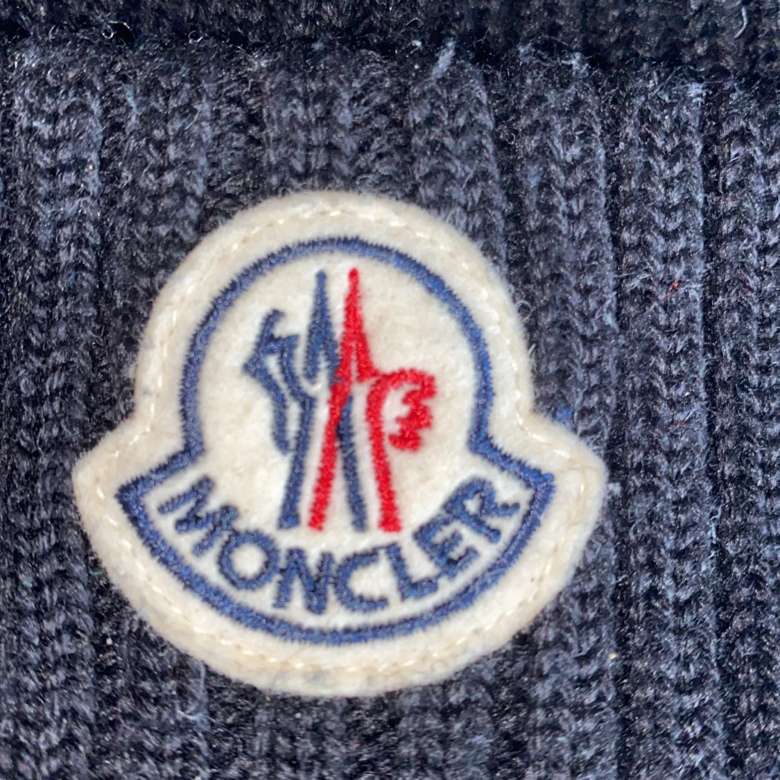 Moncler mössa - 90
