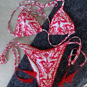 Bikini- Aldrig använd  - Bikini storlek S, säljer då den är för stor för mig. Aldrig använd, endast överdel provad 