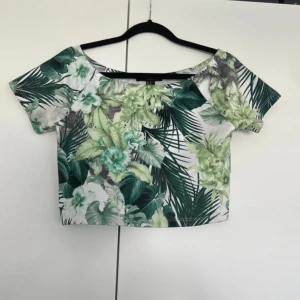 Crop topp - Använd fåtal gånger. Mycket fint skick