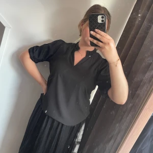 Blus - Blus i fint skick från Vero Moda. 