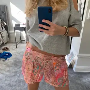 Säljer dessa as snygga shorts som är såå sköna och perfekta till sommaren💕