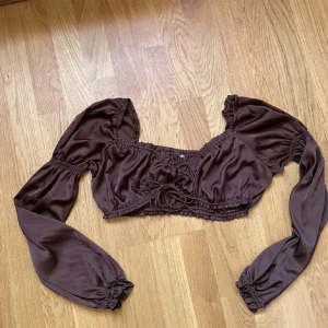 Siden topp brun koppar  - Vid köpa av flera varor sänks priset 🌟🌸