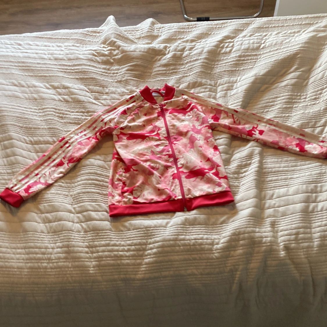 En jättefin kofta i olika nyanser av rosa!🥹 - 90