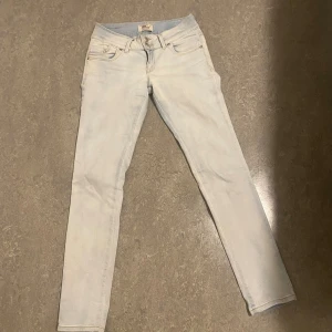Ltb jeans dam - Storlek 36 Sitter jätte fint. Det är jätte svårt att få tag på dessa jeans. 