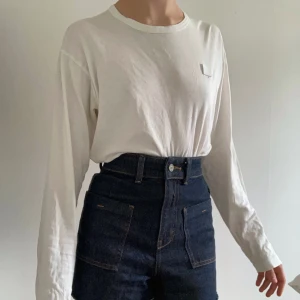 Acne t-shirt xs - Vit Acne t-shirt xs 