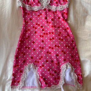 Klänning  - Körsbärs motiv