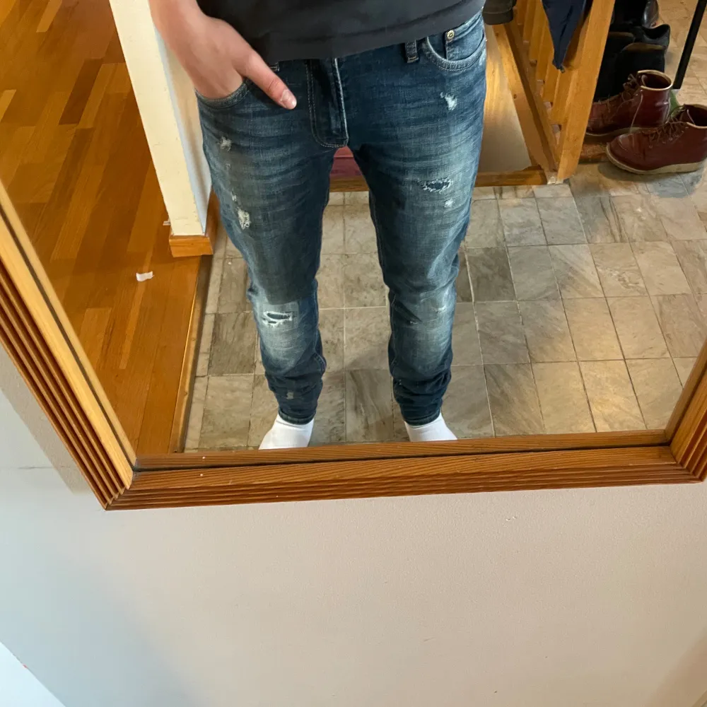 Jeans ifrån jack and jones storlek 29/32 Bra skick utan fläckar eller fel. Jeans & Byxor.