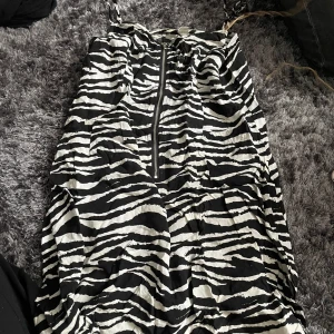 Klänning  - Ny skick  priset är absolut diskuterbart och har du funderingar så tvecka inte på att höra av dig🥰