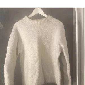 Stickad tröja - Vit stickad tröja från zara i fint skick💕