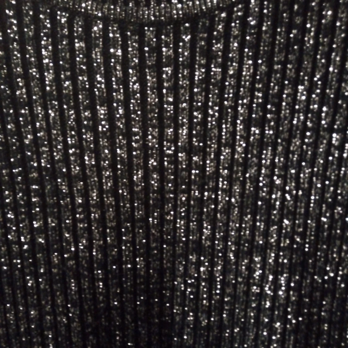 Svart silvrig glittrig tröja  - 90