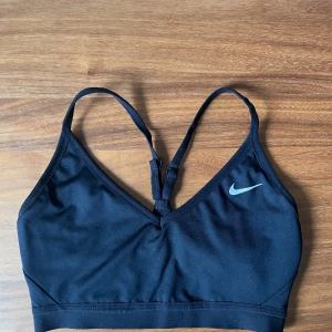  Sport bh - En sport-bh från Nike i storlek M 💗använd 2-3 gånger. Säljer för jag inte får någon användning för den
