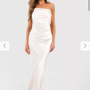 Satin långklänning  - One shoulder 