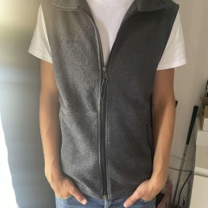 Columbia väst  - Säljer nu denna as feta flece väst från Columbia🌊☀️ västen är o nyskick och har inga defekter först till kvarn. Hör av er vid frågor eller funderingar. 