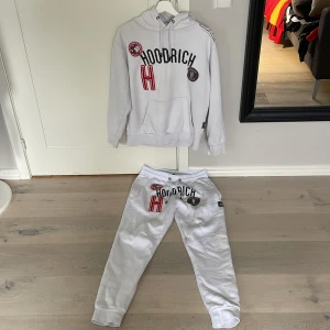 Hoodrich dress - Säljer då dressen är för stor och kunde inte lämna tillbaks. 9/10 skick knappast använd