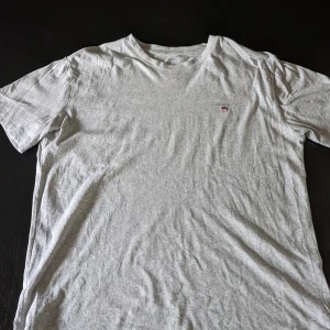 Gant t-shirt  - Gant tisha i perfekt skick, inga skavanker. Strl 170.