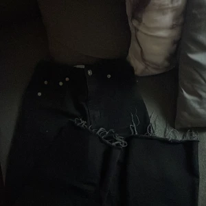 Jeans lager157 -  Super söta jeans 😚  Fåtal använda går att spänna (i midjan) Köpta för runt 300kr!Pris KAN gå att diskuteras. 