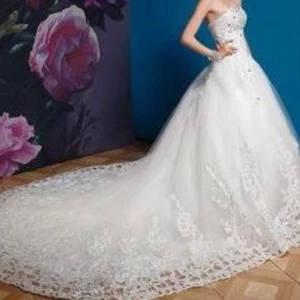 Brud Klänning  - Byst inställningsområde från 83.00-90.00 cm Midja inställningsområde från 66.00-73.00 cm  Helt ny  