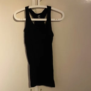 Linne - Svart lite längre linne  Hel och ren🫶