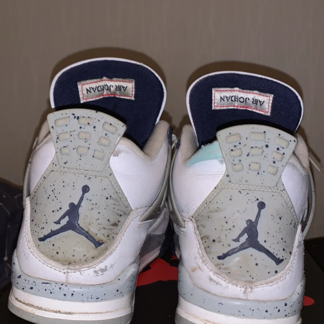 Jätte bra skor jorden 4 köpte dom för 4000kr kommer med box  - 90